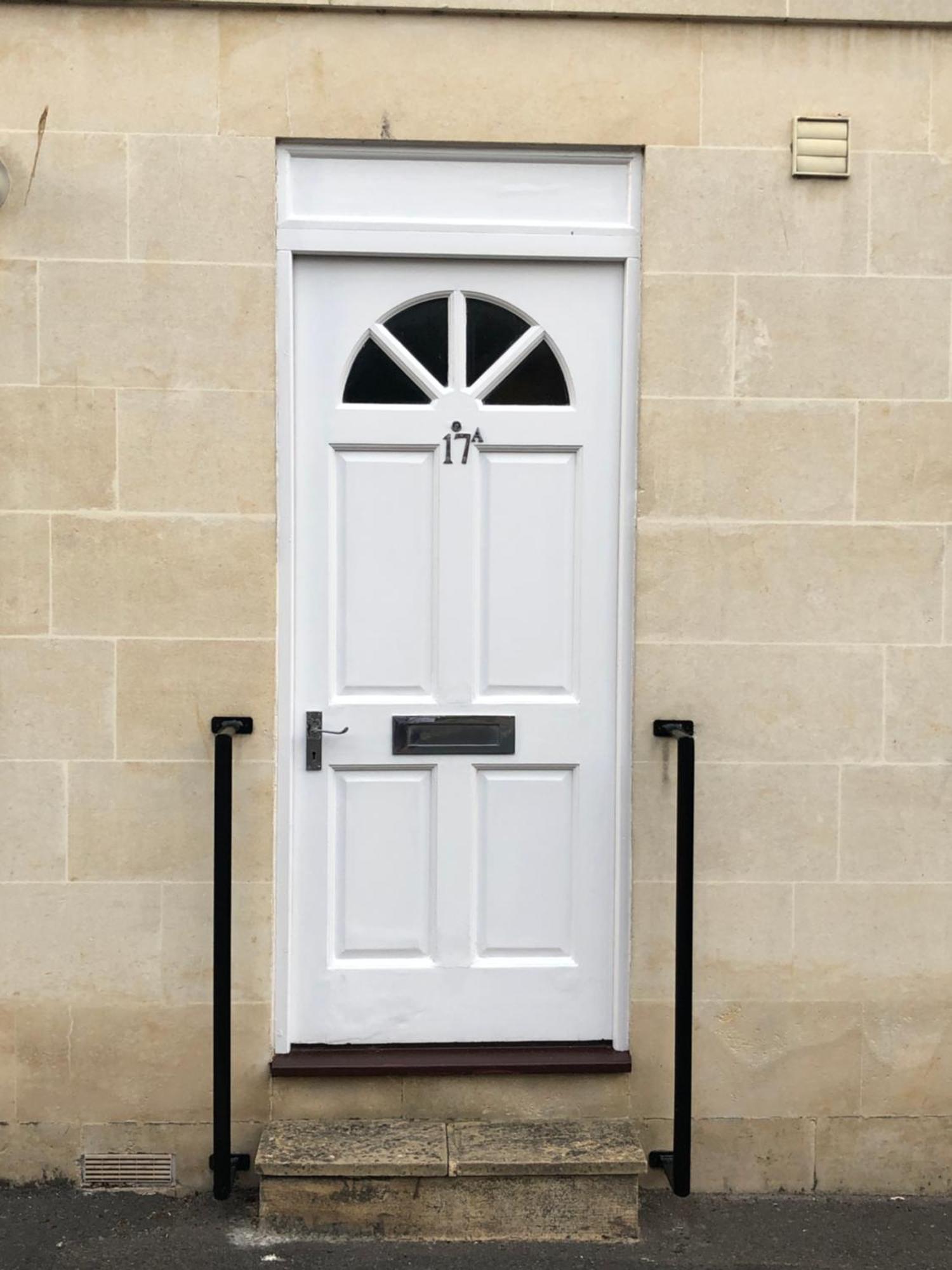 ***Spotless, Bright 1 Double Bed Apartment*** Bath Bagian luar foto