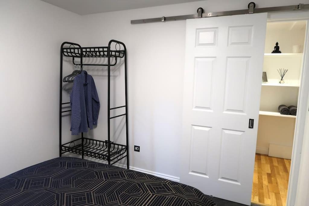 ***Spotless, Bright 1 Double Bed Apartment*** Bath Bagian luar foto